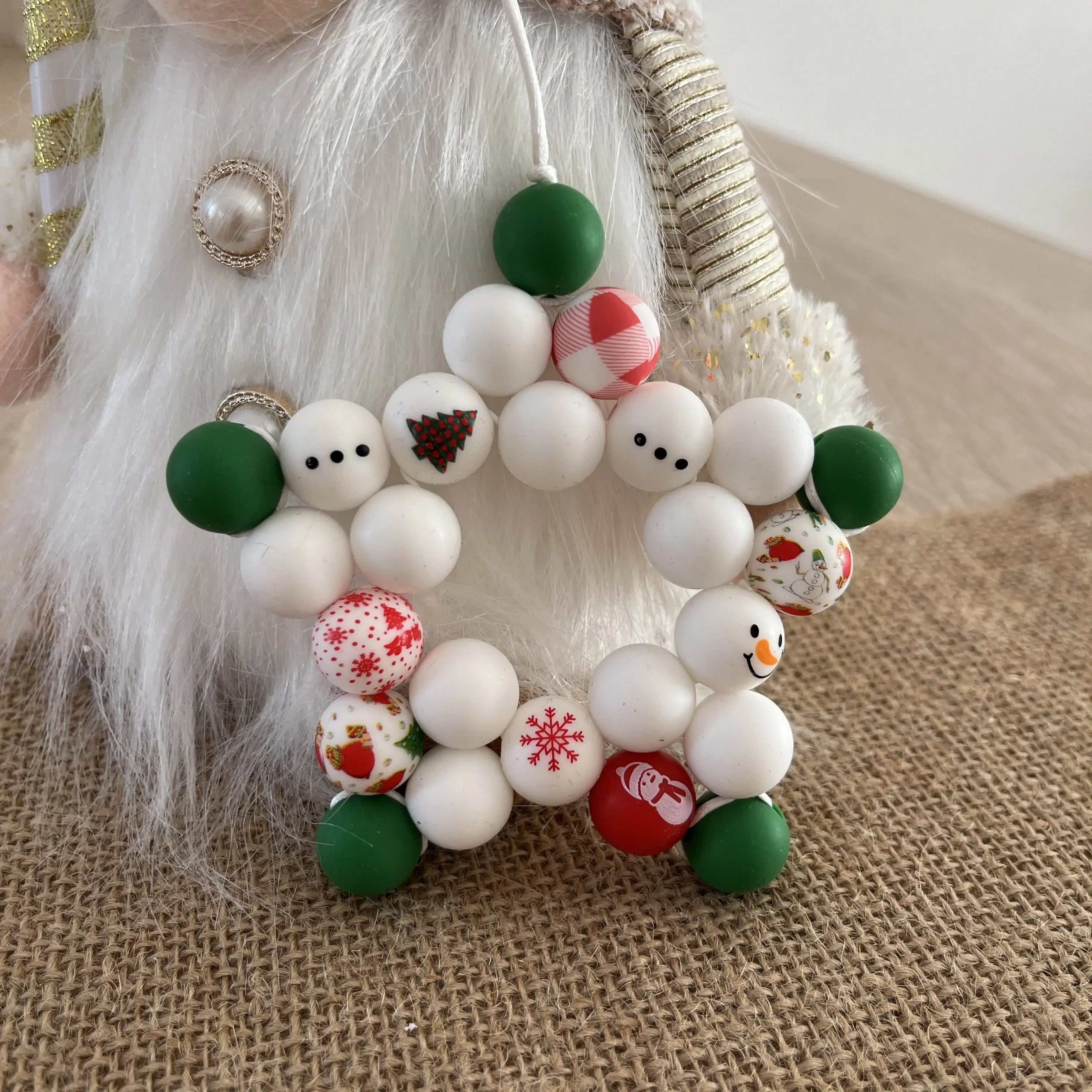 Divers objets pour les fêtes en perles de silicone