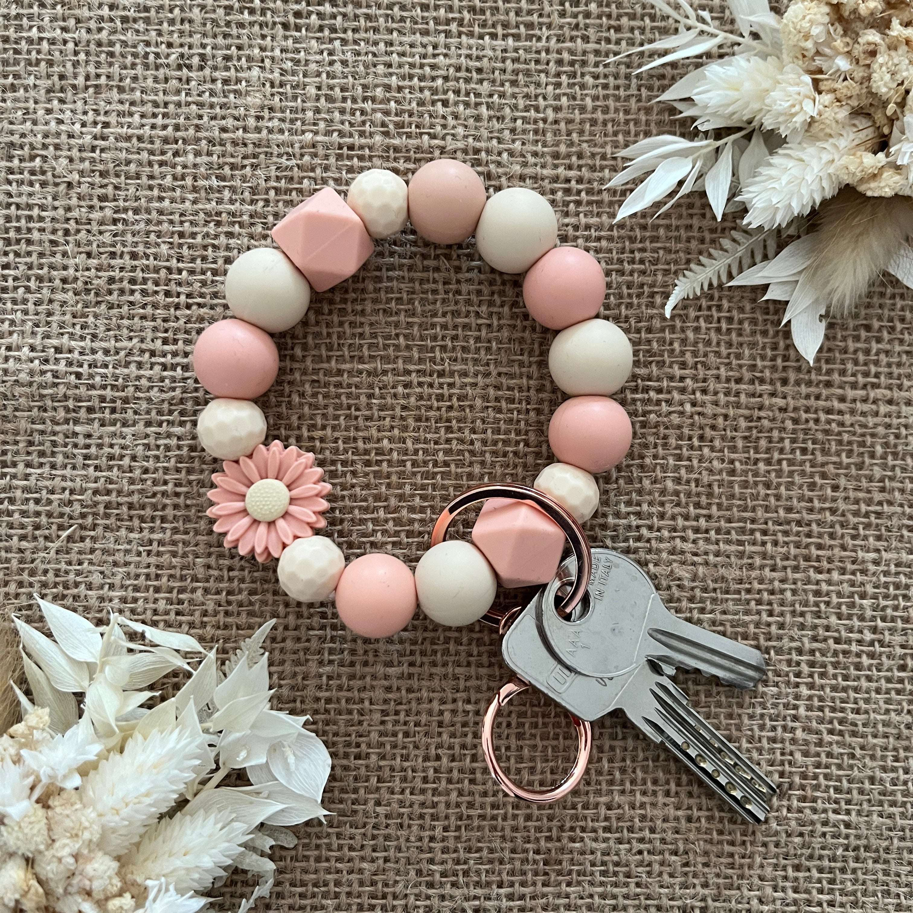 Porte-clés perles en silicone rose & beige – Fleur décorative et mousqueton doré Ma boutique