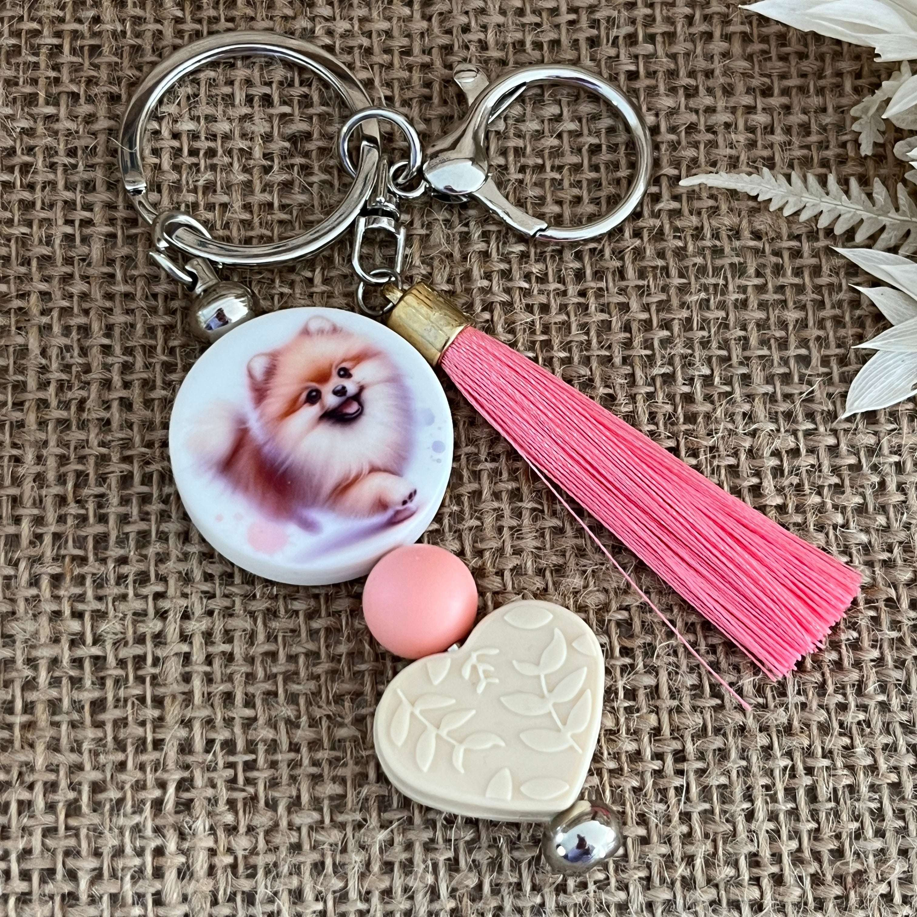 Bijou de sac chien Pomeranian avec pompon rose  pour sac à main Lanyard & Co