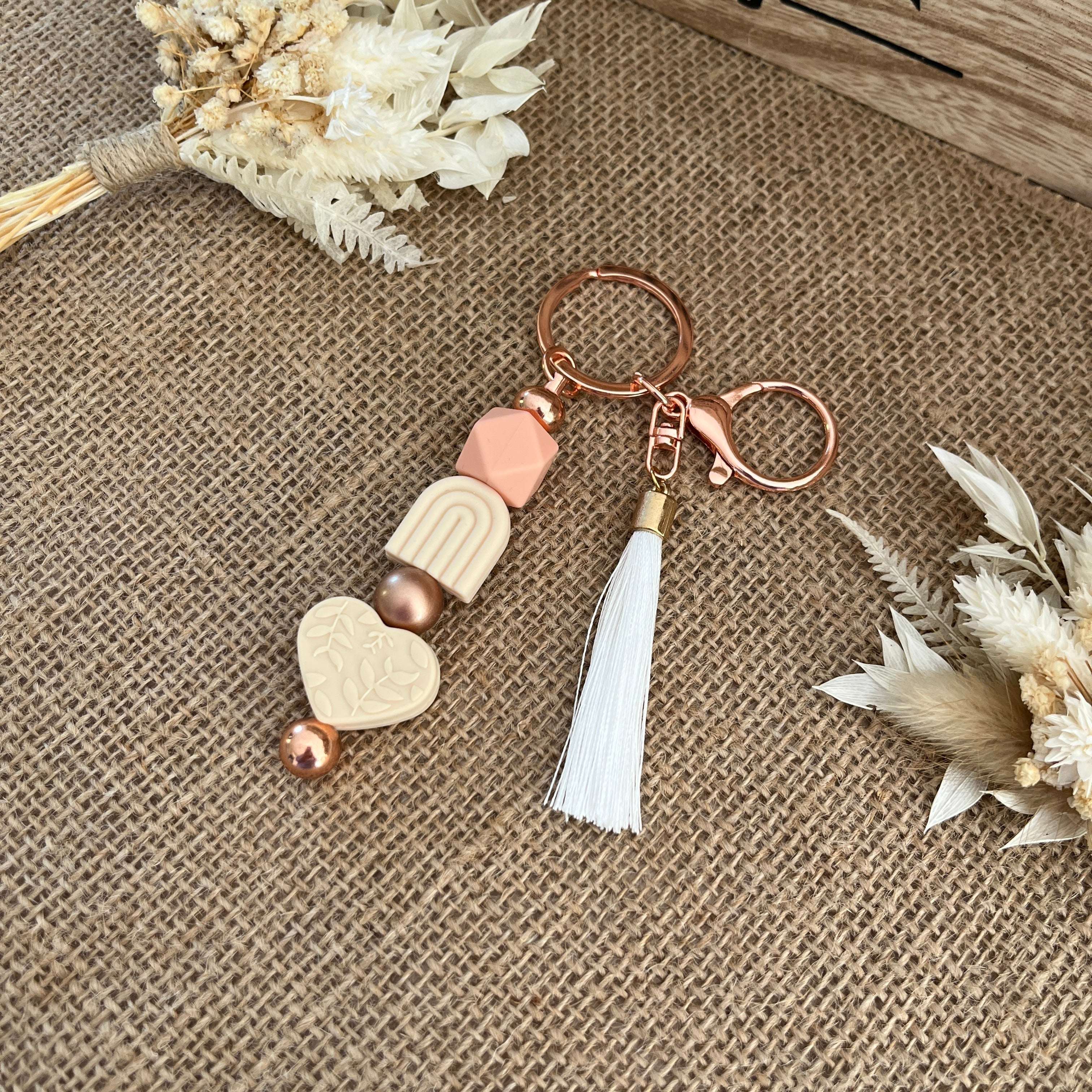 bijou-de-sac-porte-cles-coeur-rose- bohème–pompon-Lanyard & Co