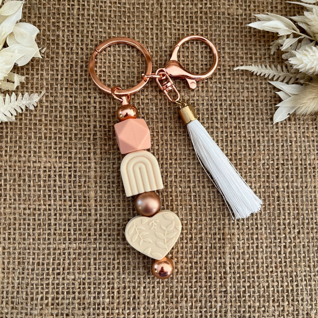 porte-cles-femme-bijou-de-sac-coeur-beige-bohème-rose-pompon-Lanyard & Co