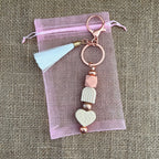 accessoire-sac-bijou-porte-cles-beige-saumon-pompon-Lanyard & Co
