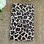 Porte-cartes compact à motif léopard, idéal pour carte d’identité, badge ou carte de transport.