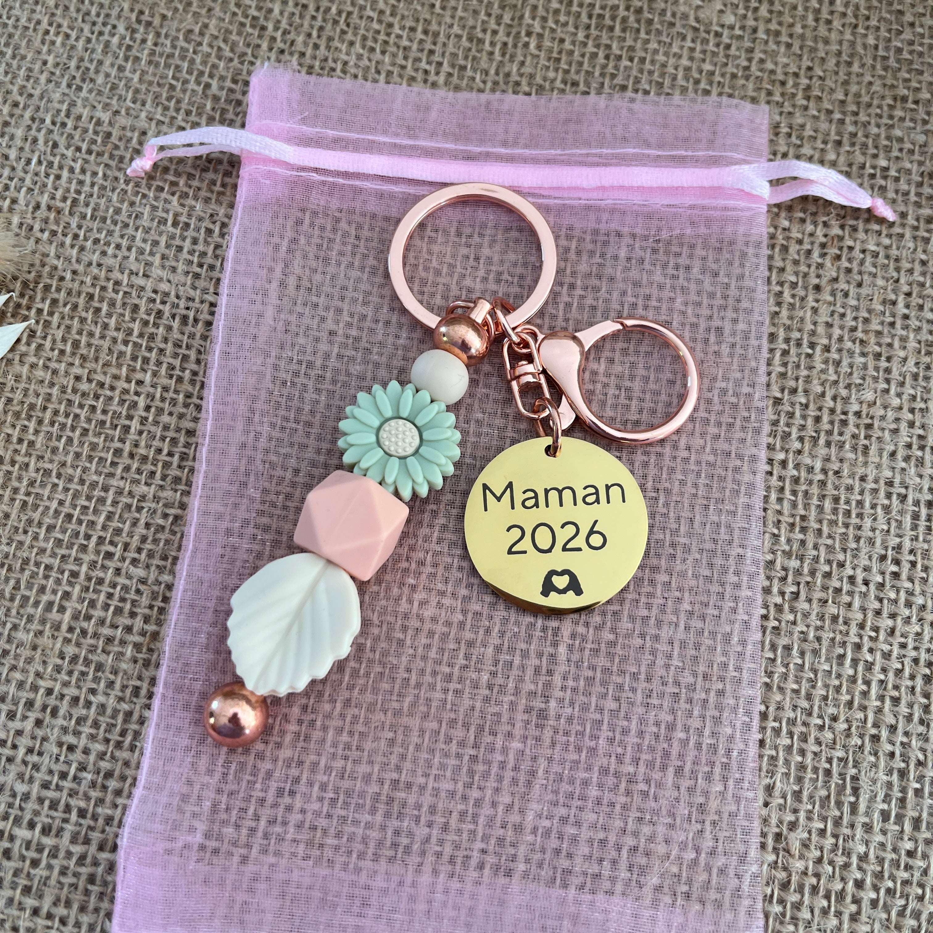 Porte-clé maman 2026 personnalisé fleur pastel – Cadeau maman 