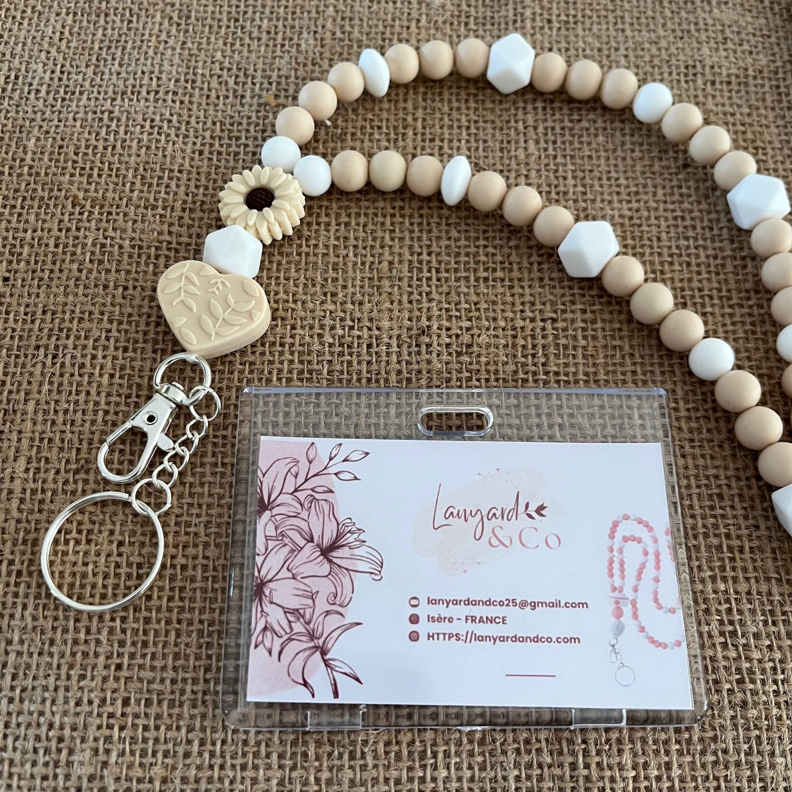 Tour de Cou Porte Badge Crème Blanc – Lanyard Femme en Perles Silicone – Infirmière & Professionnel