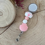Porte-badge enrouleur infirmière rose en perles de silicone Lanyard & Co