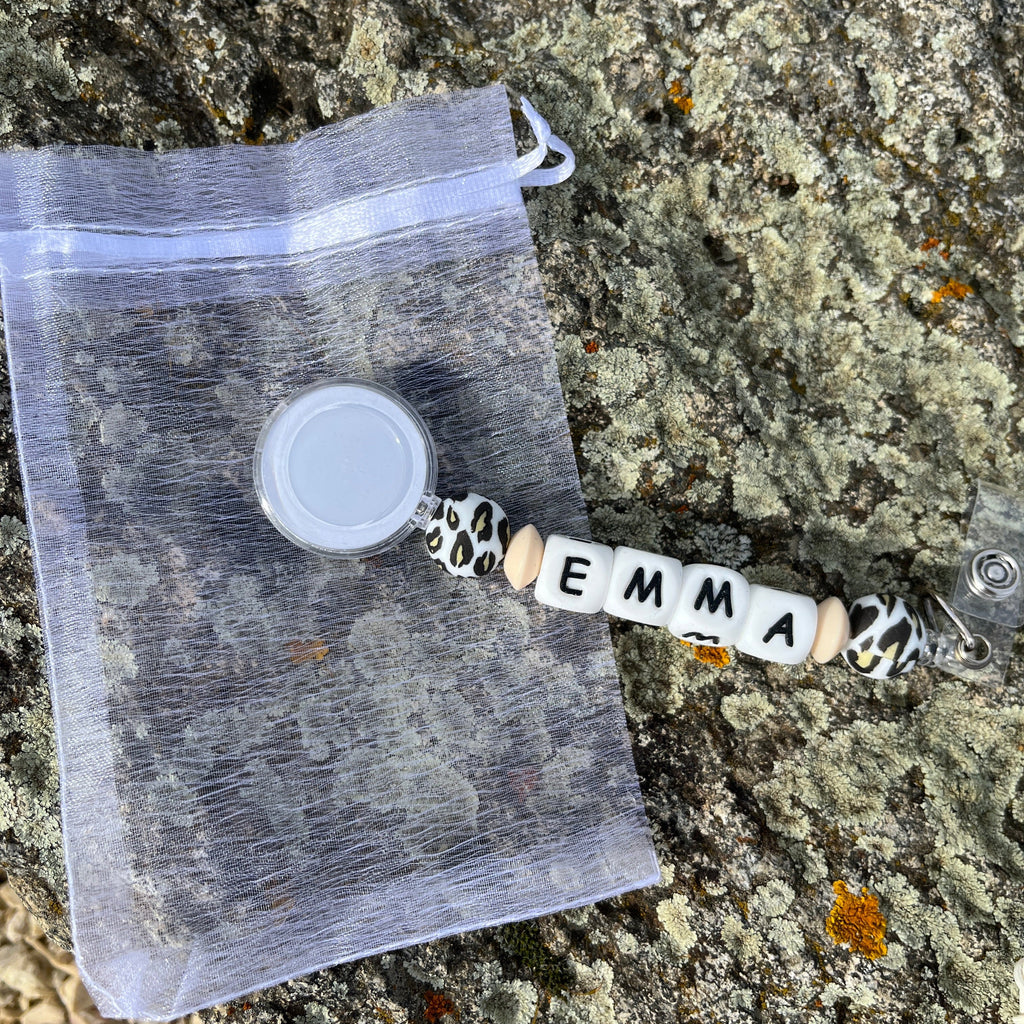 Porte-badge estensible à personnaliser avec prénom perles léopard