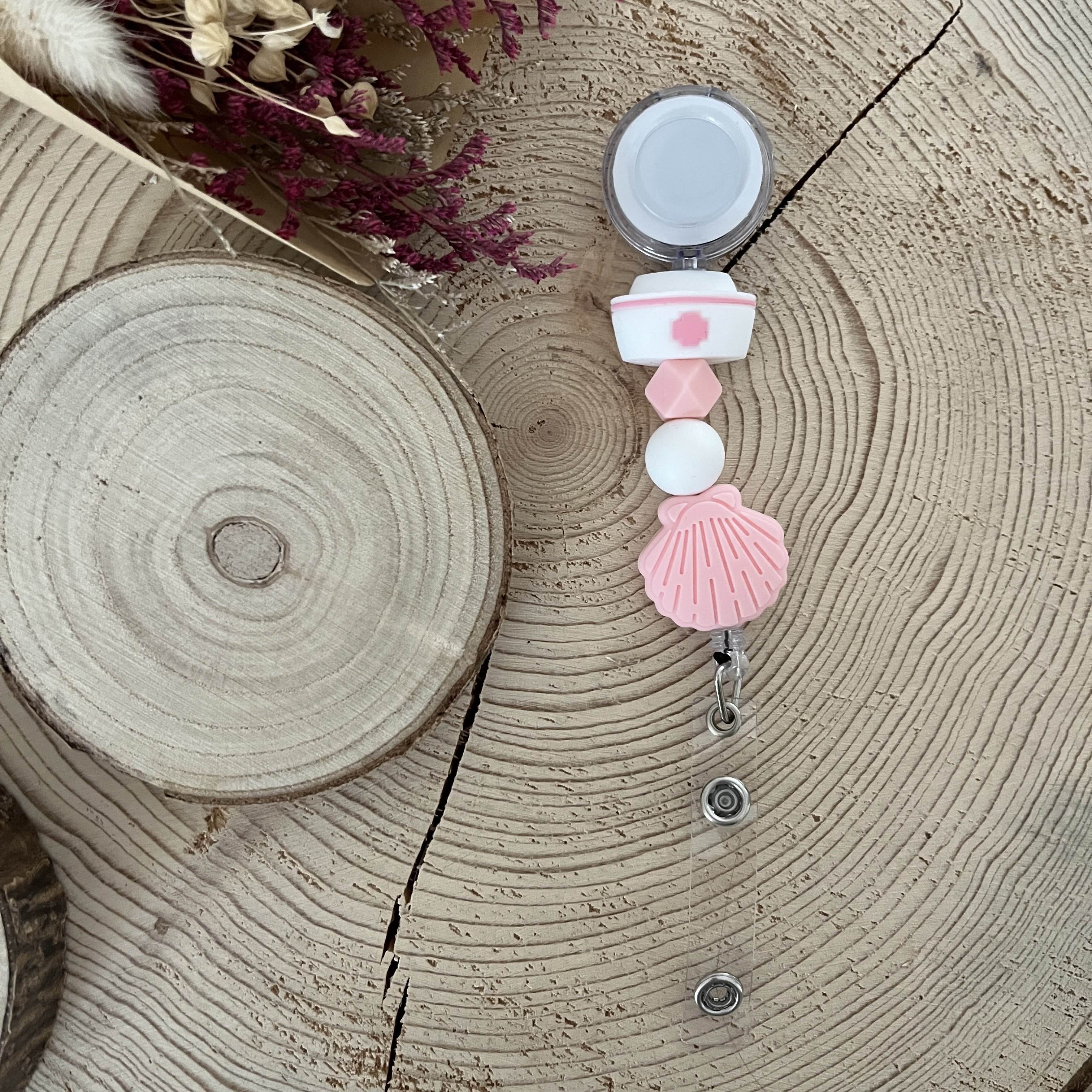 Porte-carte enrouleur infirmière rose et blanc en perles de silicone 