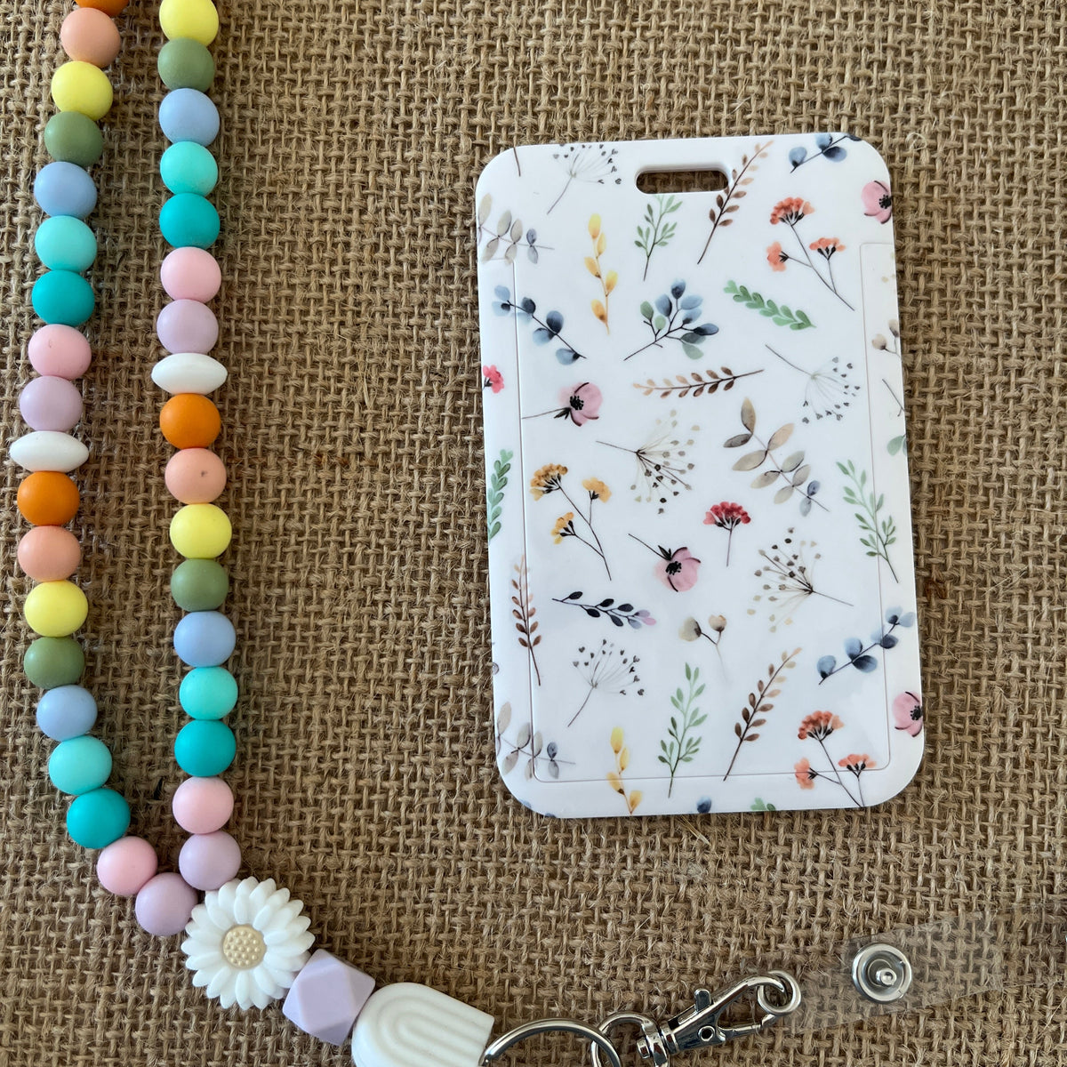 porte badge infirmière fleurs blanc badge rigide mignon