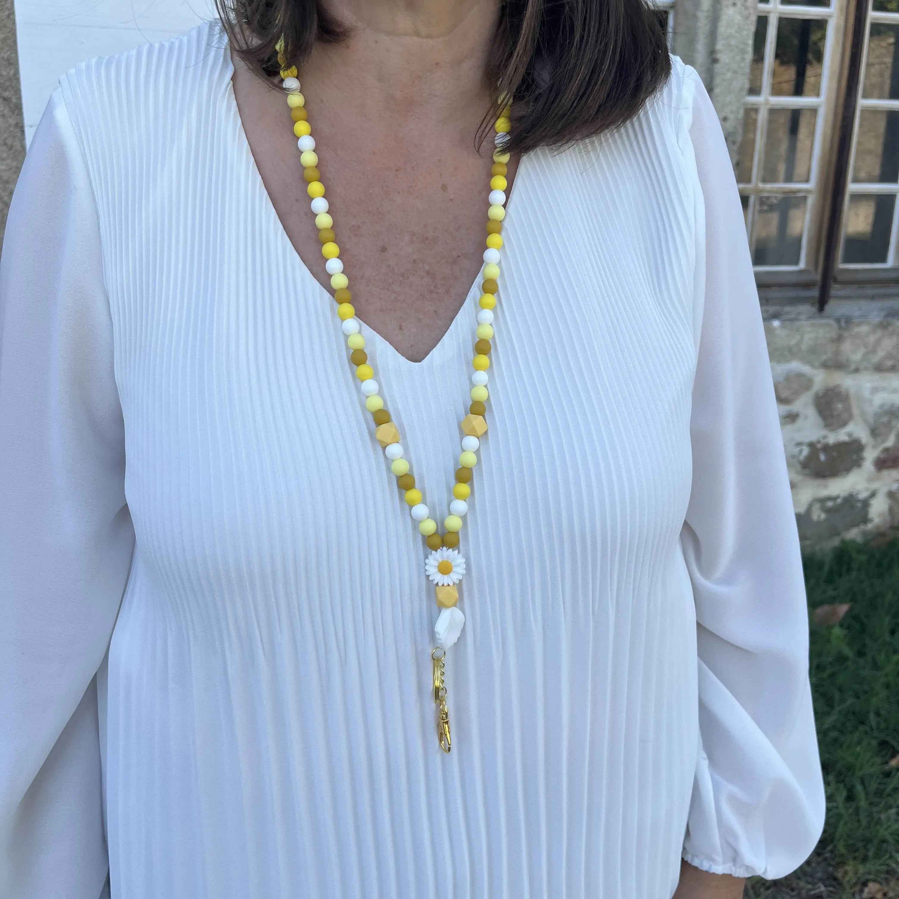 Porte badge infirmière personnalisé jaune moutarde élégant et confortable