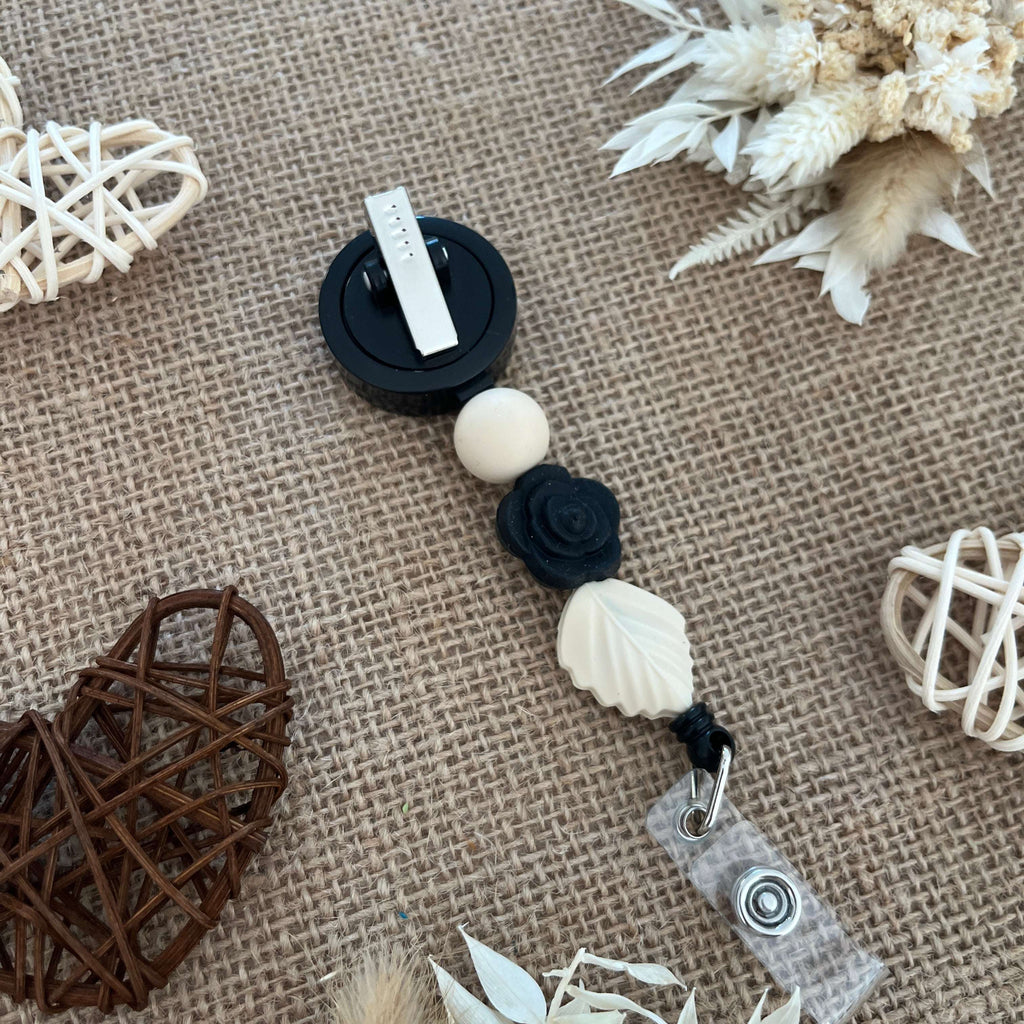Porte badge enrouleur léopard en perles de silicone 