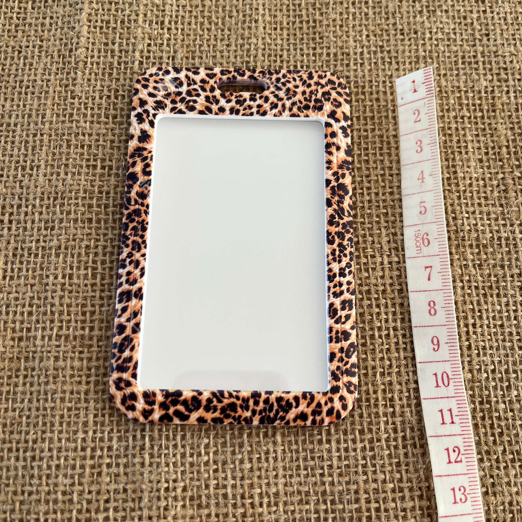 Porte-cartes léopard soigant rigide compact et stylée