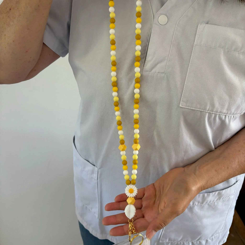 Porte badge infirmière personnalisé jaune moutarde élégant et confortable