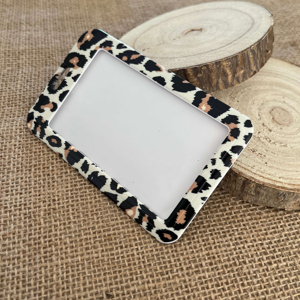 Porte-Carte Léopard blanc aide soignante pratique