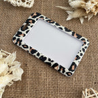 porte carte leopard blanc badge rigide élégant