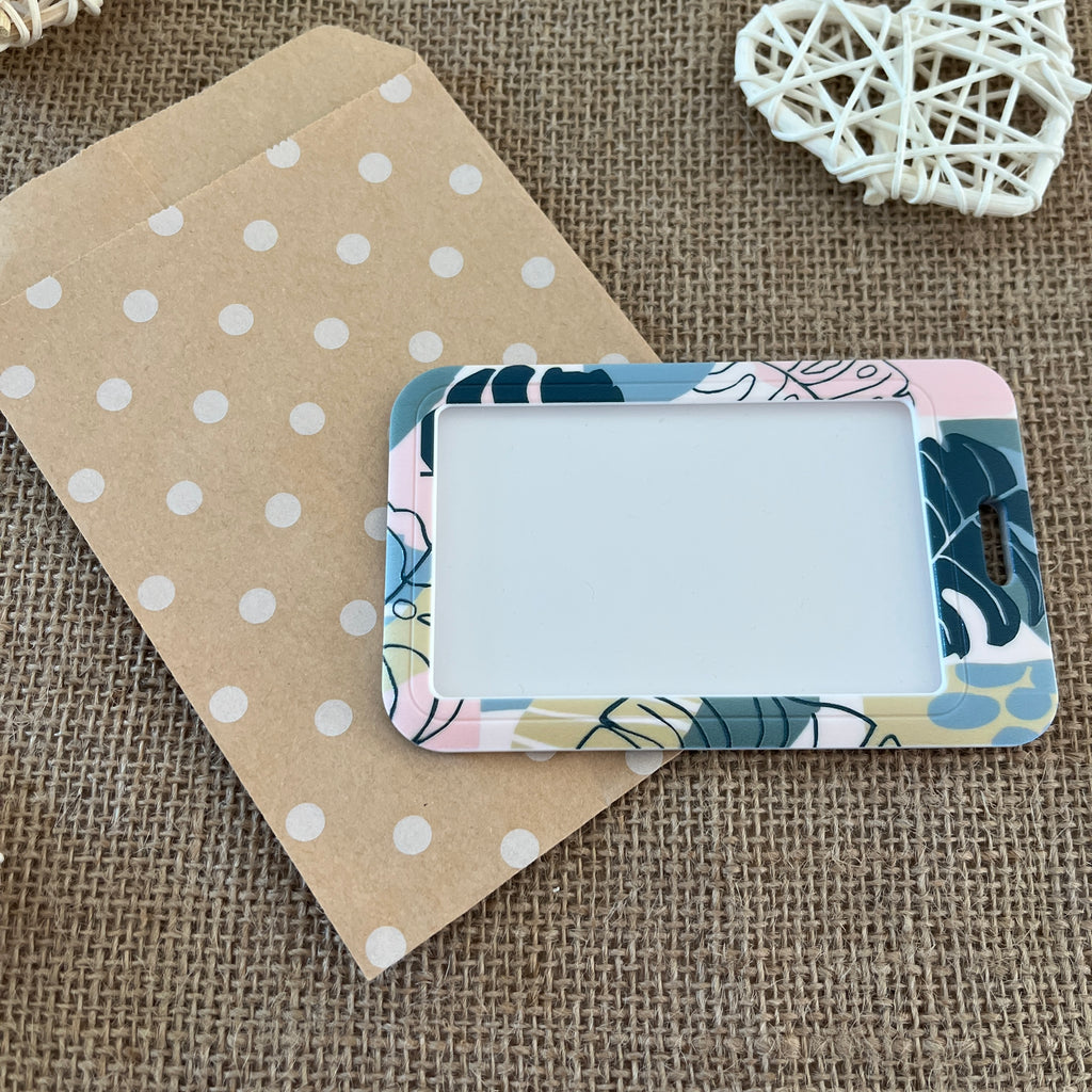 Porte cartes rigide design tropical élégant et pratique