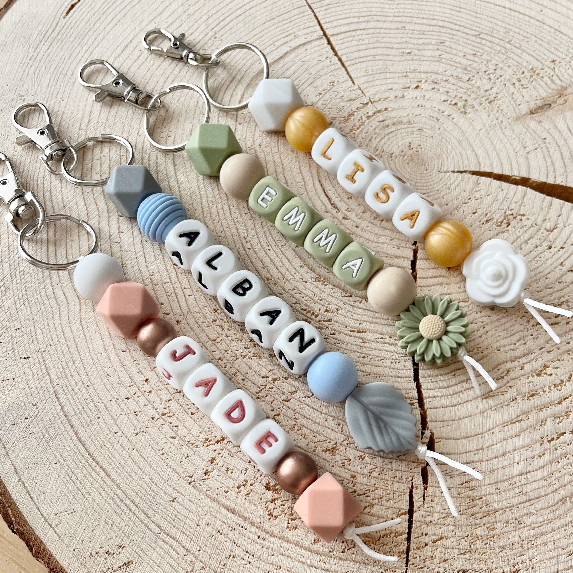 Porte-clés personnalisé en perles de silicone avec prénom, aux couleurs pastels 