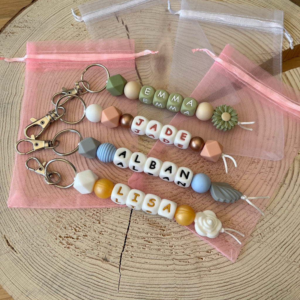Porte-clés personnalisé en perles de silicone avec prénom, aux couleurs naturelles tendance