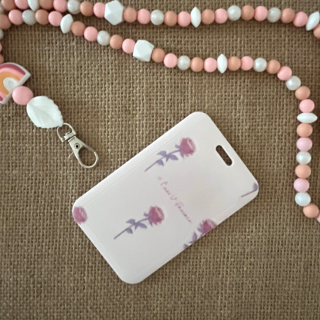 porte carte rigide coulissant, rose avec des dessins de roses seules