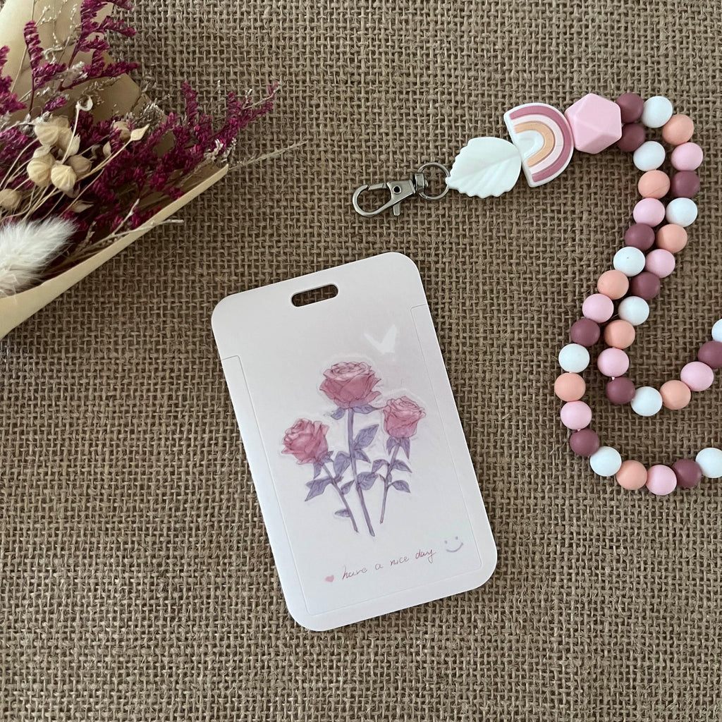 porte carte rigide coulissant, couleur rose clair avec 3 belles roses 