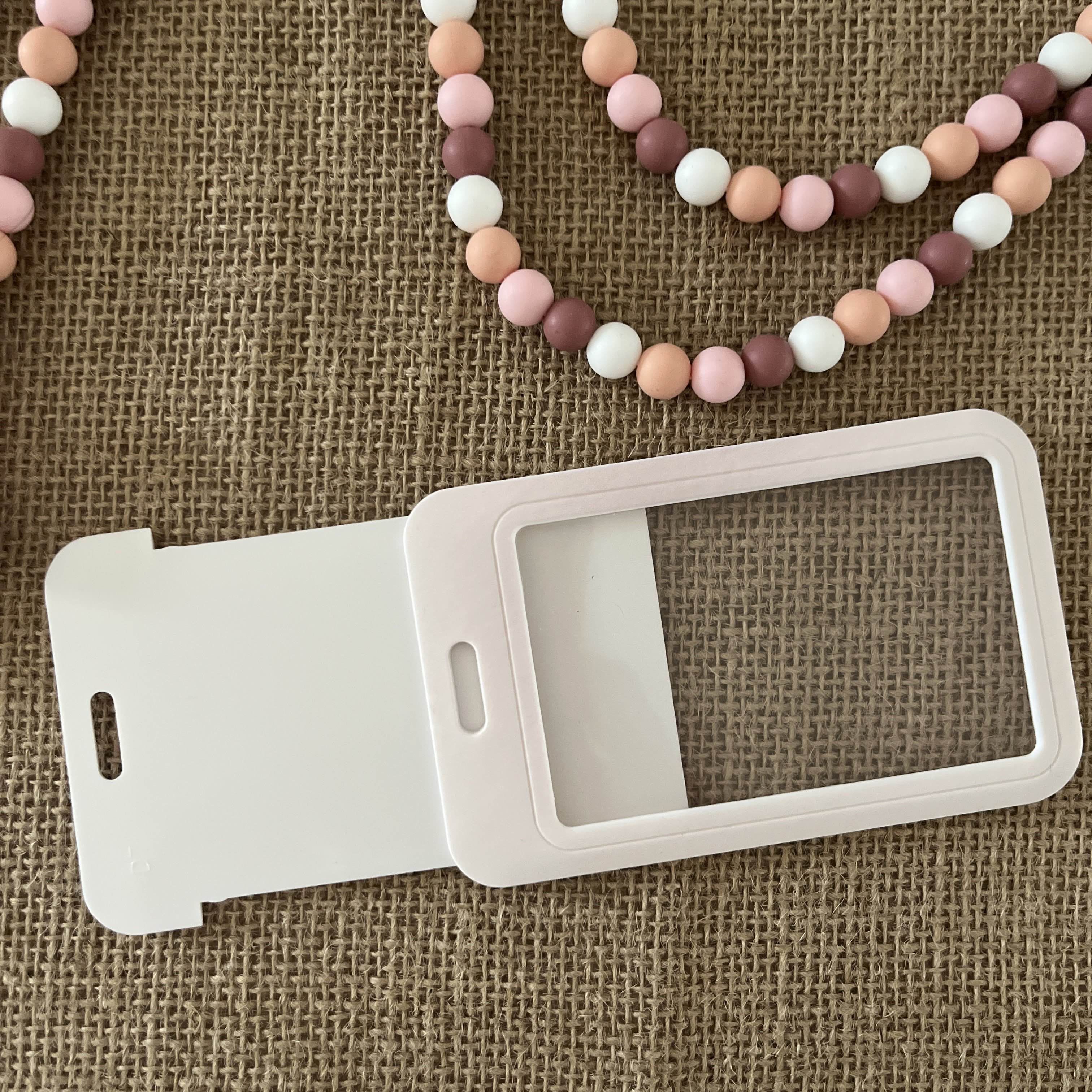 porte carte rigide coulissant, couleur rose clair avec 3 belles roses 