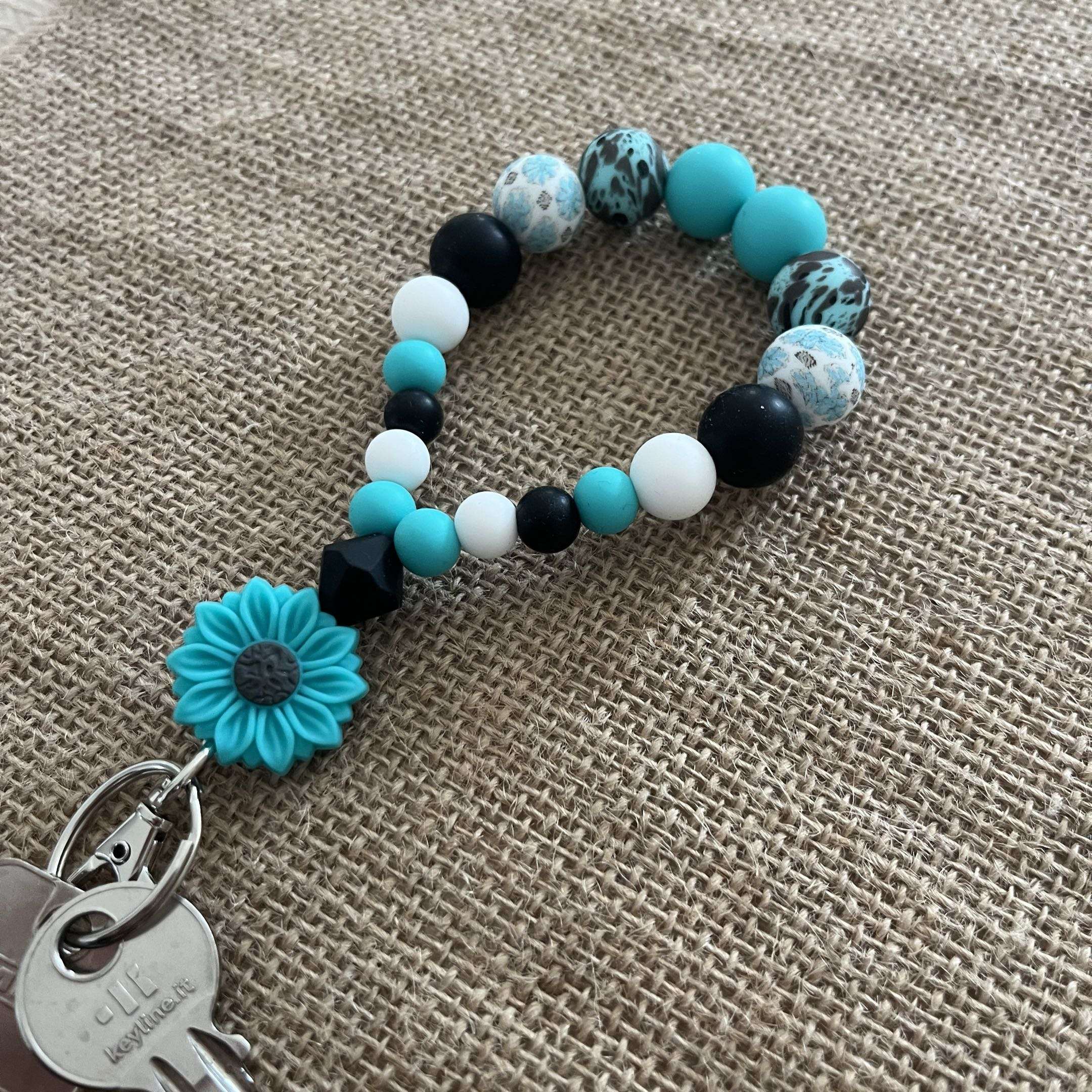 Porte-clés bracelet perlé turquoise & noir – Fleur décorative Ma boutique