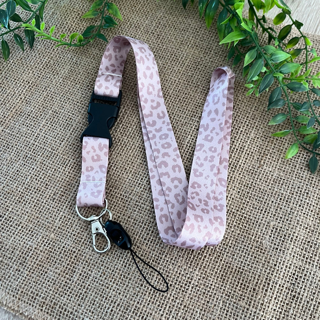 Porte badge motif leopard avec clip détachable et attache badge
