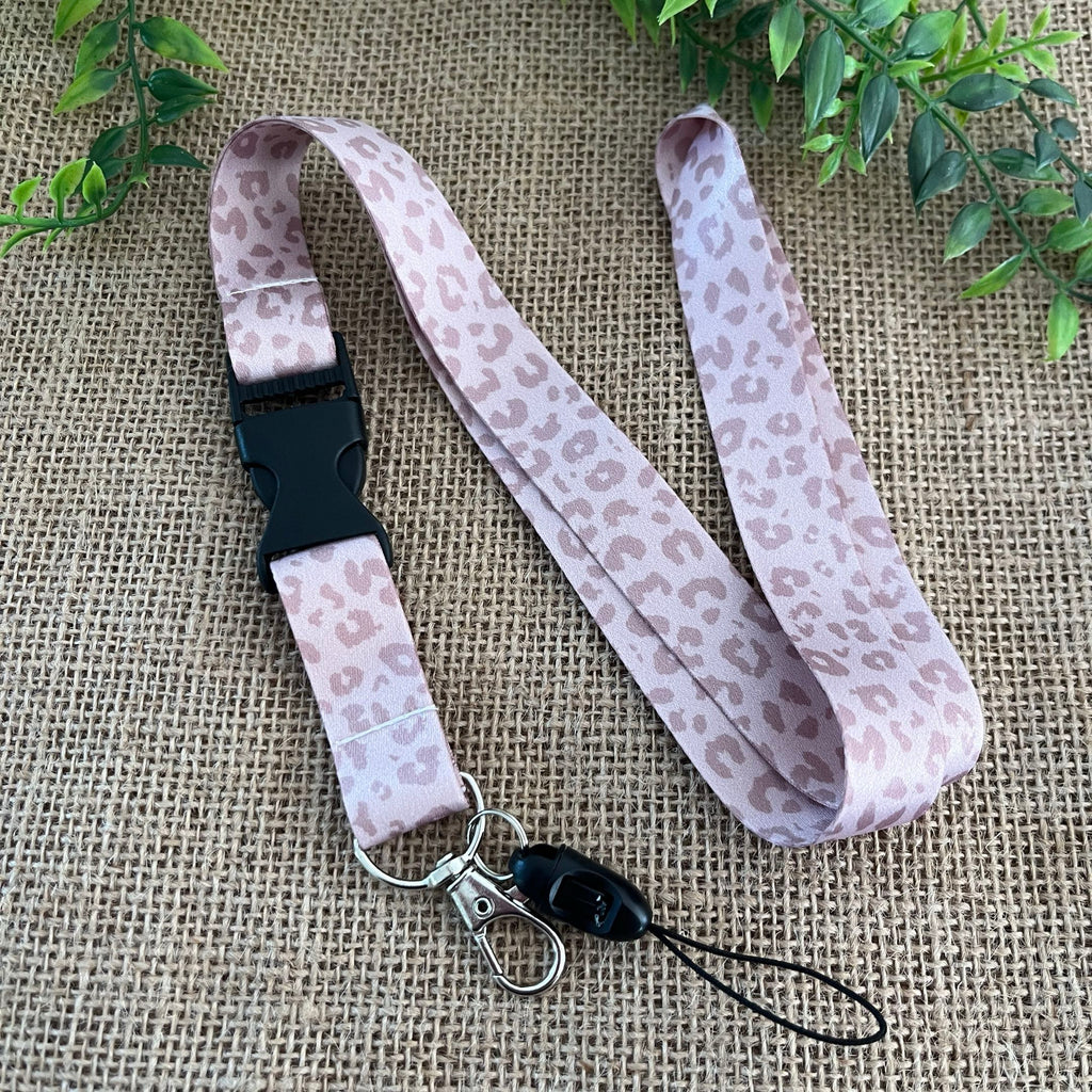 Tour de cou porte badge leopard avec mousqueton et attache téléphone 