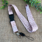 Tour de cou porte badge leopard avec mousqueton et attache téléphone 