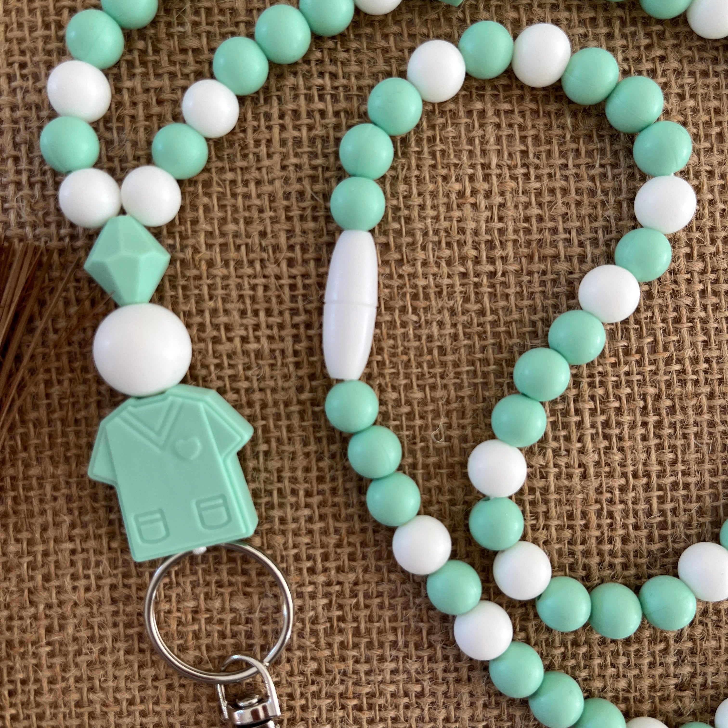 Porte badge menthe pour personnel medical confortable